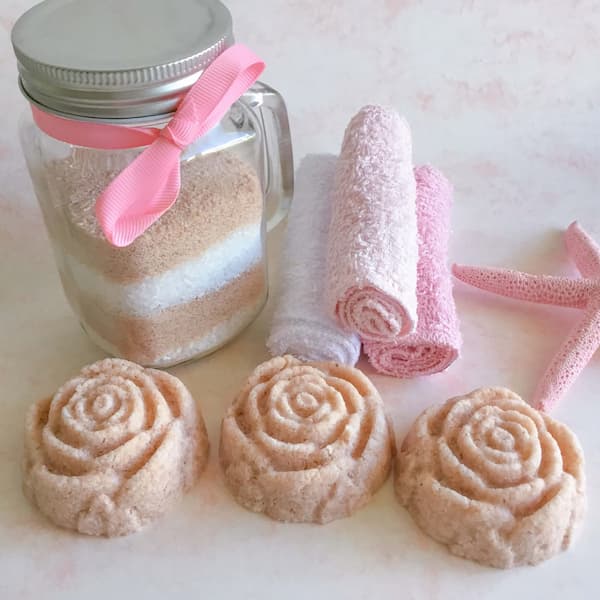 make bath salt cakes from pink himalayan bath salts
