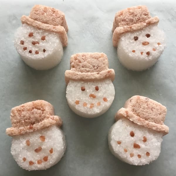 five snowman face bath salt cakes